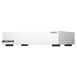QNAP SD-WAN router QHora-322 (4-jadrový procesor, 4GB DDR4 RAM, 6x 2,5GbE, 3x 10GbE, 1x USB 3.2 Gen1)