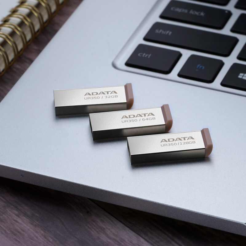 ADATA UR350/32GB/USB 3.2/USB-A/Čierna