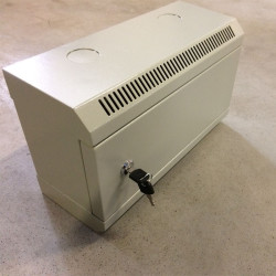 10'' rack jednodielny 4U/140 DATACOM Šedý plech.dvere