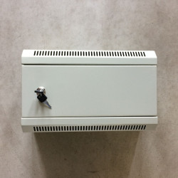 10'' rack jednodielny 4U/140 DATACOM Šedý plech.dvere