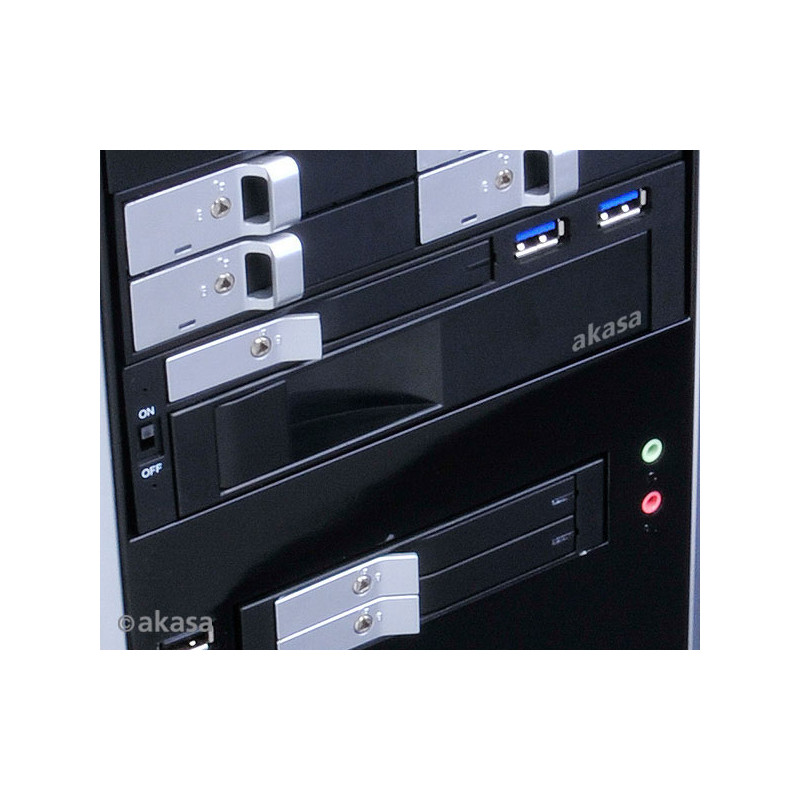 AKASA Lokstor M51 - 2.5'' a 3.5'' HDD rack do 5,25''