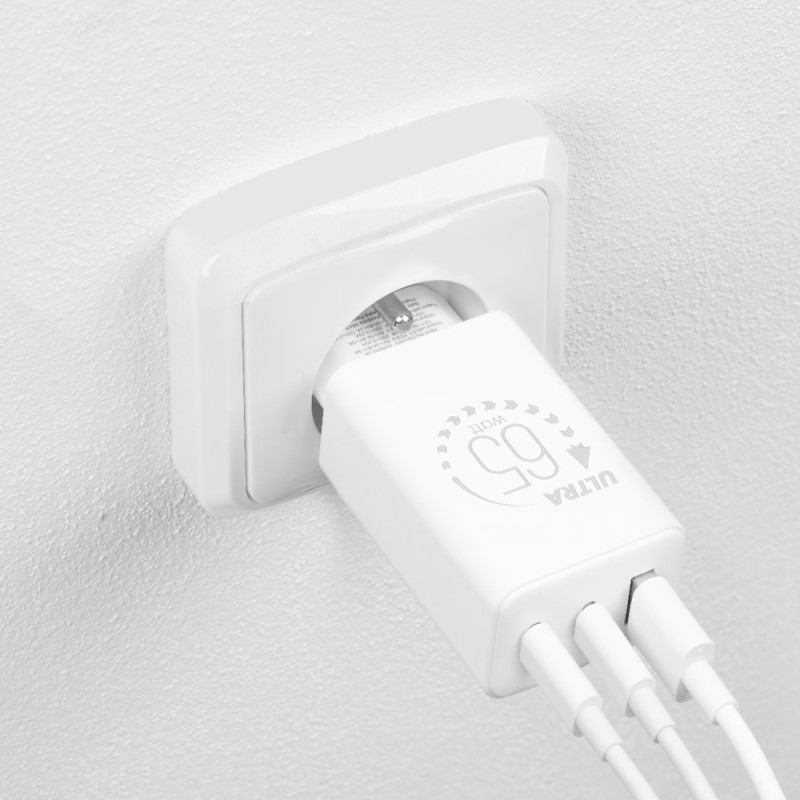 OBAL:ME GaN Cestovná Nabíjačka USB-A + 2xUSB-C 65W White