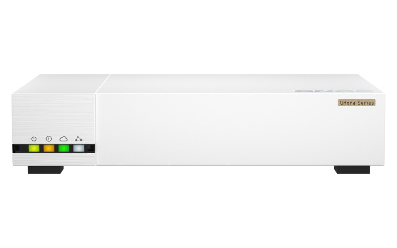 QNAP SD-WAN router QHora-322 (4-jadrový procesor, 4GB DDR4 RAM, 6x 2,5GbE, 3x 10GbE, 1x USB 3.2 Gen1)